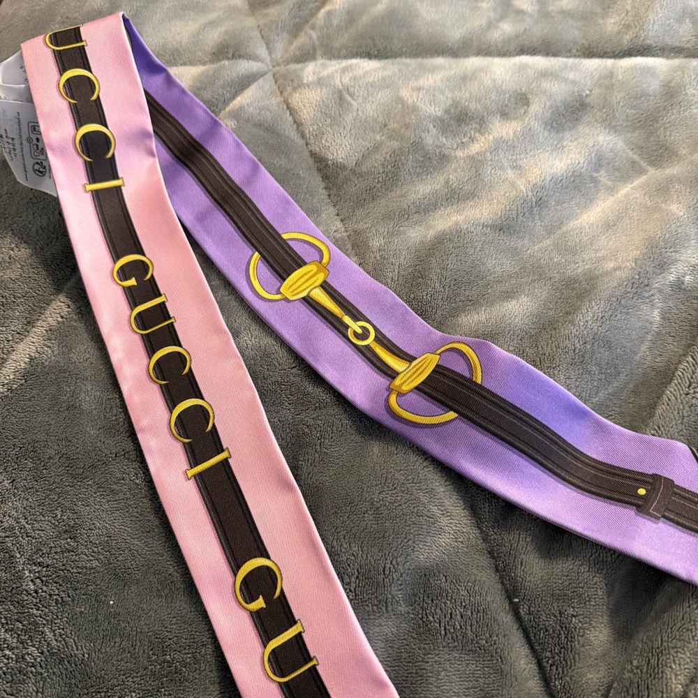 ❌❌❌❌SOLD❌❌❌❌ Gucci Purple & Pink Silk Belt-Print Twilly Scarf - Picture 4 of 9